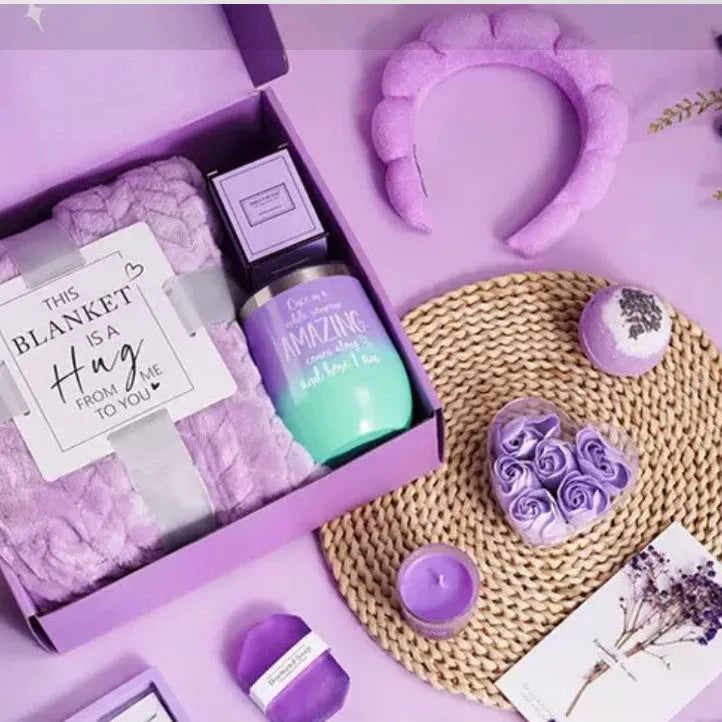 Soy wax aromatherapy candle gift set in presentation box with multiple colour theme options