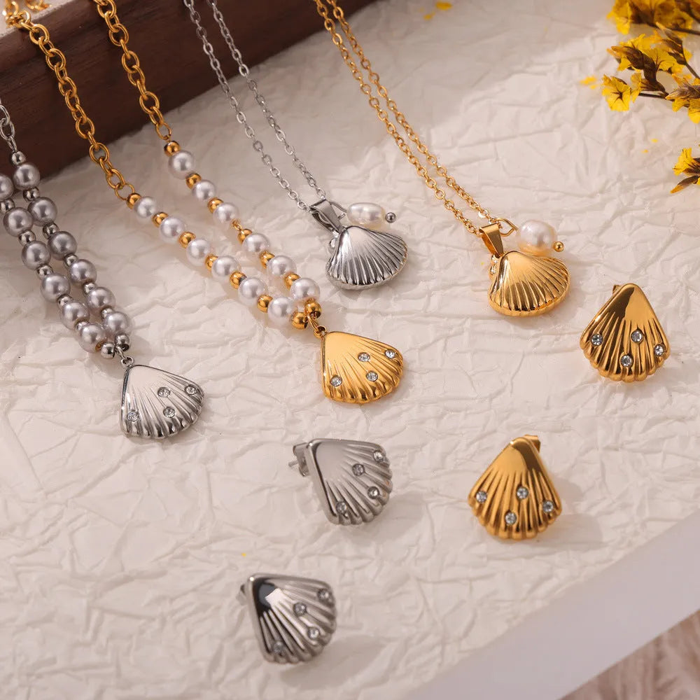 French vintage shell design women's necklace with jewelled pendant and freshwater pearl beads on O-shaped titanium steel chain