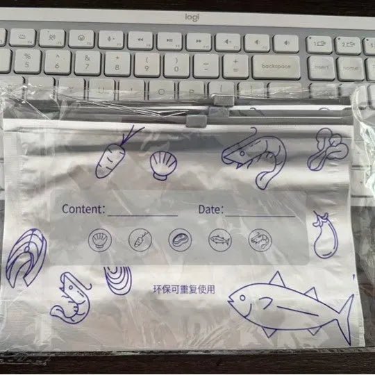 Aluminium foil fresh-keeping bags in large, medium, and small sizes for food storage.
