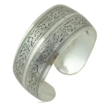 Carved open Miao silver bracelet with Roman shape design in turtle or elephant colour