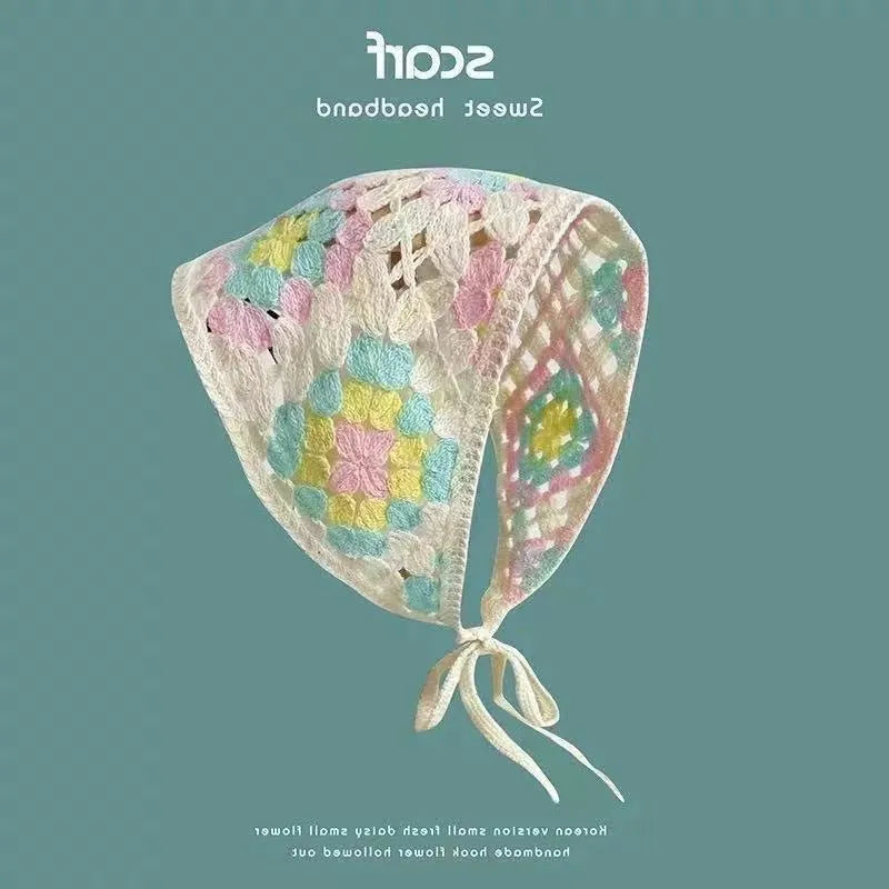 Women's cotton triangular headscarf with floral pattern in retro style for autumn winter wear