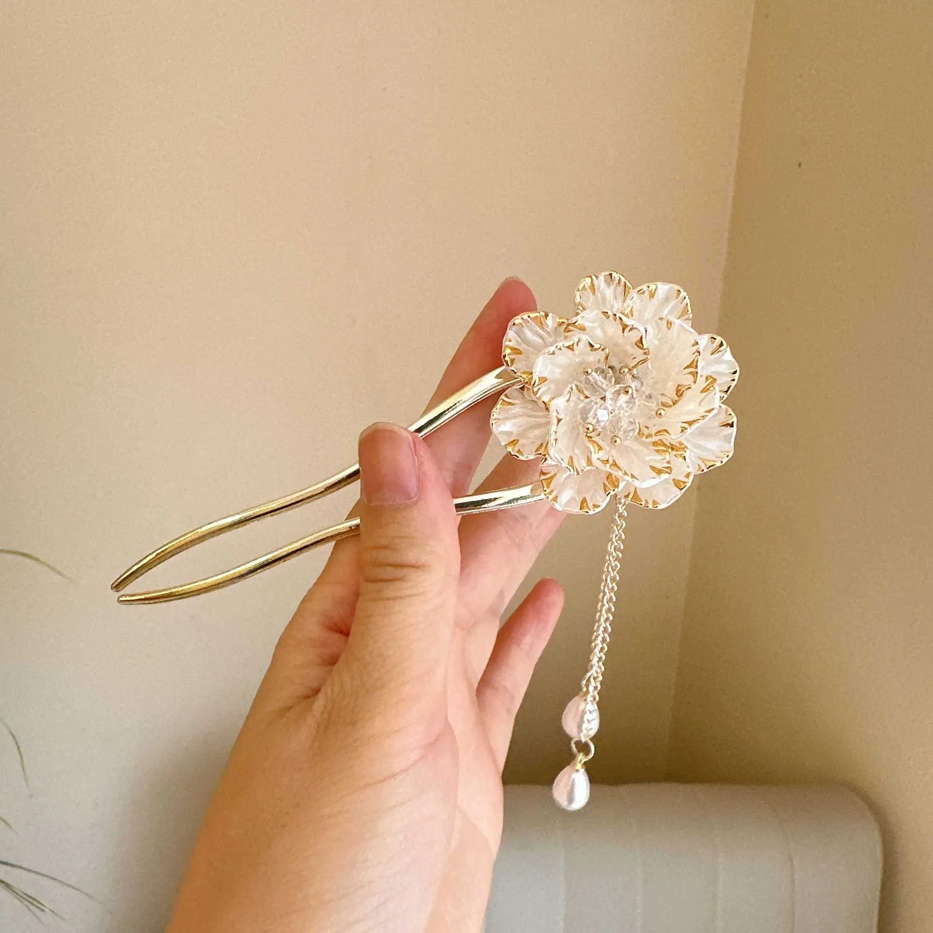 Retro pastoral style U-shaped hairpin with purple peony flower tassel decoration on alloy barrette