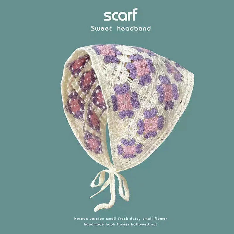 Women's cotton triangular headscarf with floral pattern in retro style for autumn winter wear