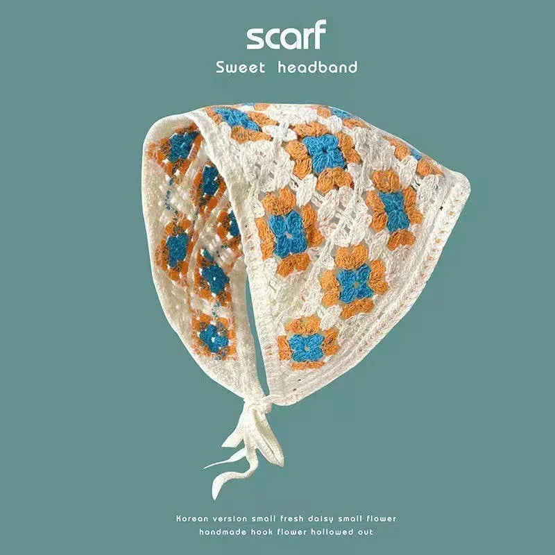 Women's cotton triangular headscarf with floral pattern in retro style for autumn winter wear