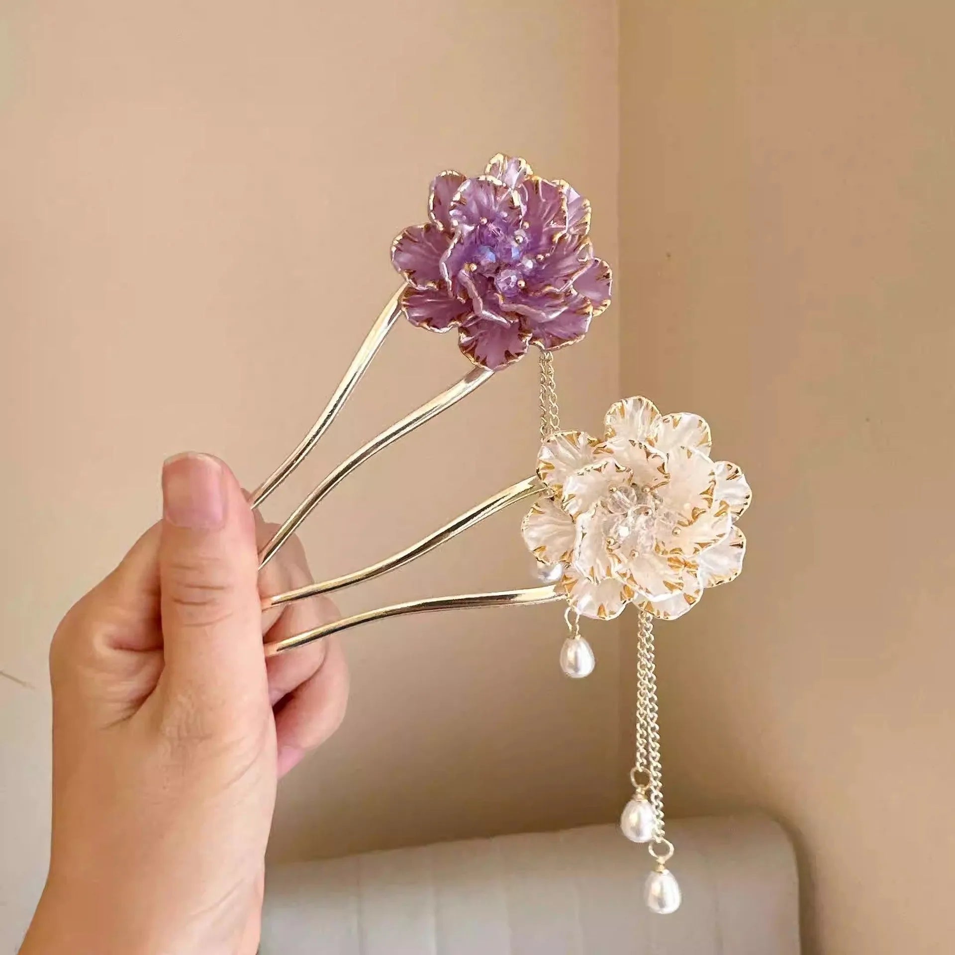 Retro pastoral style U-shaped hairpin with purple peony flower tassel decoration on alloy barrette