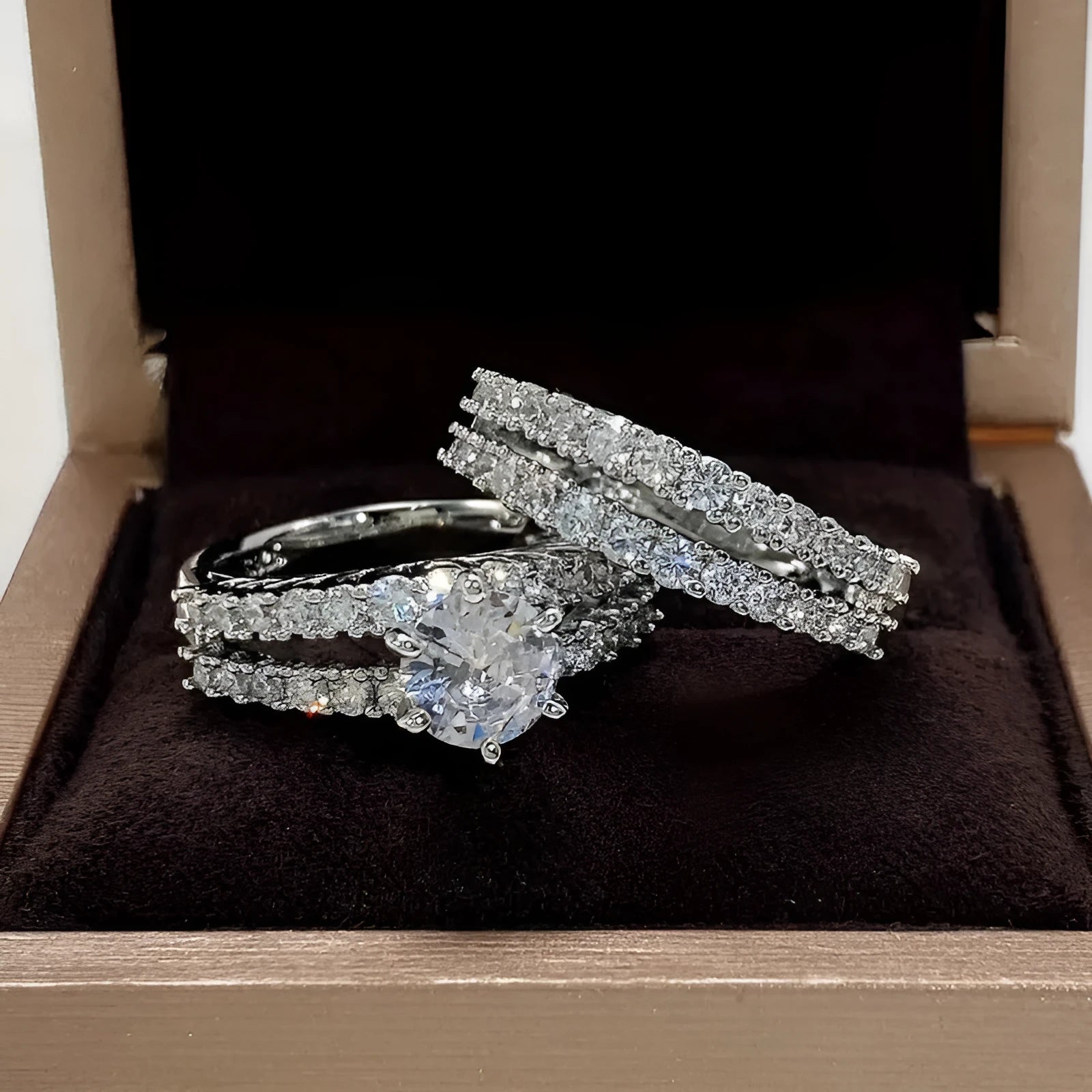 2 in 1 female ring set with diamond treatments in geometric shape, available silver gold or rose gold