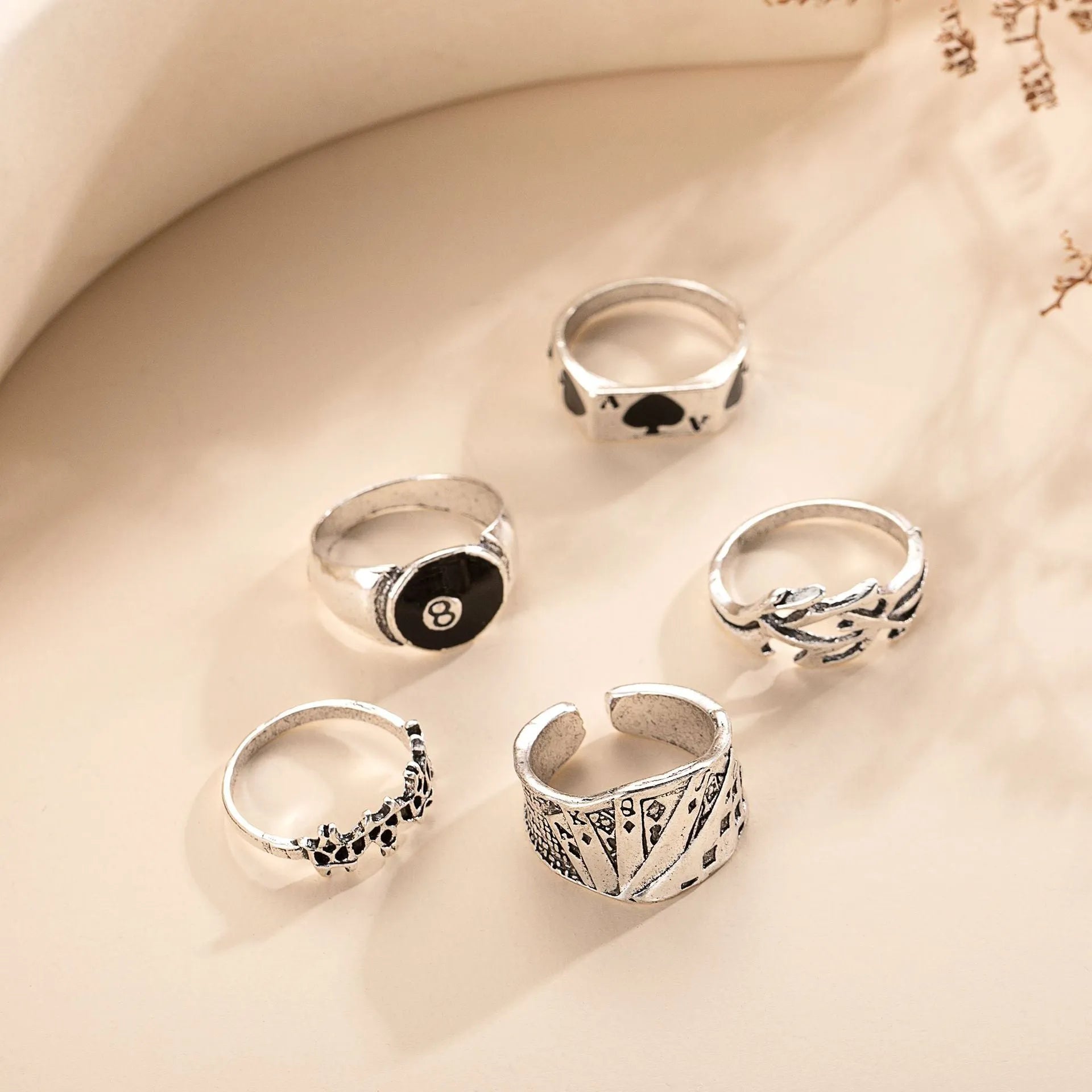 Black alloy poker ring with retro spade card design, women's personality jewellery.