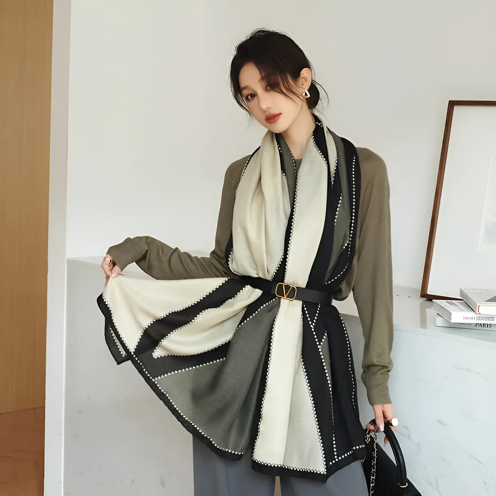 Polyester women's decorative scarf measuring 90x180cm with printed pattern for autumn wear