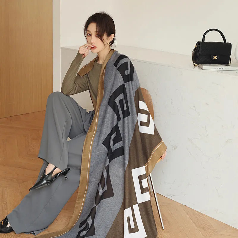 Polyester women's decorative scarf measuring 90x180cm with printed pattern for autumn wear