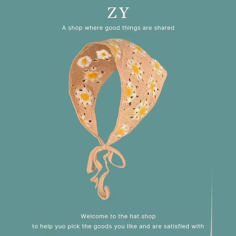 Women's cotton triangular headscarf with floral pattern in retro style for autumn winter wear