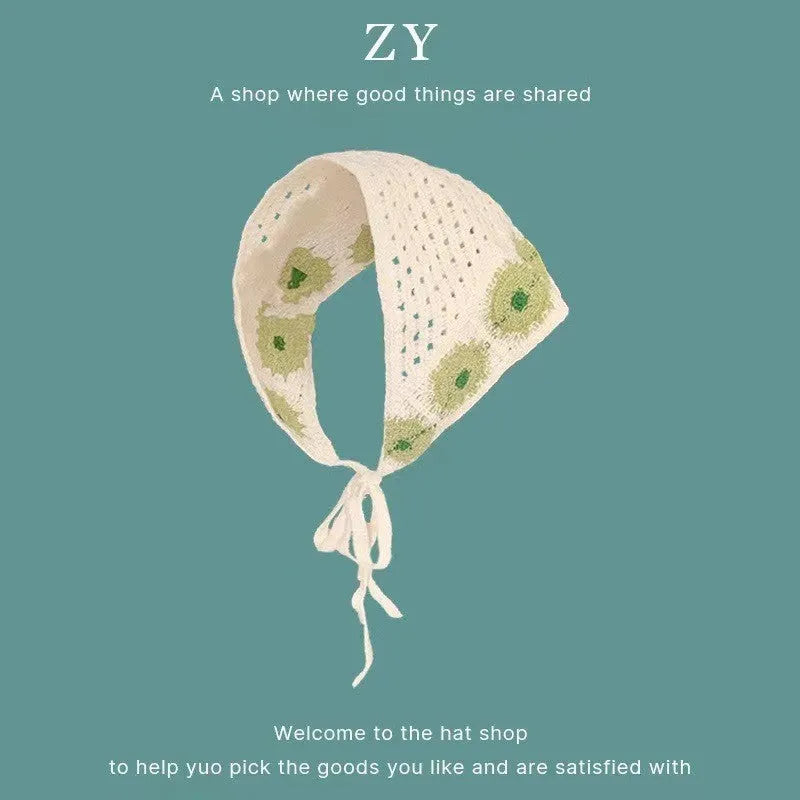 Women's cotton triangular headscarf with floral pattern in retro style for autumn winter wear