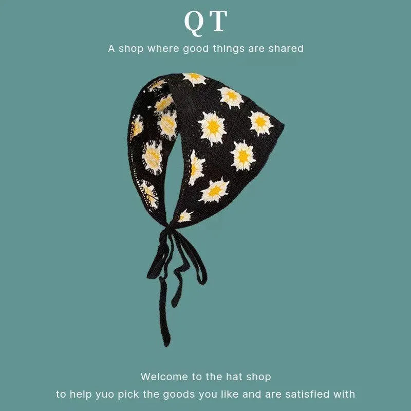 Women's cotton triangular headscarf with floral pattern in retro style for autumn winter wear