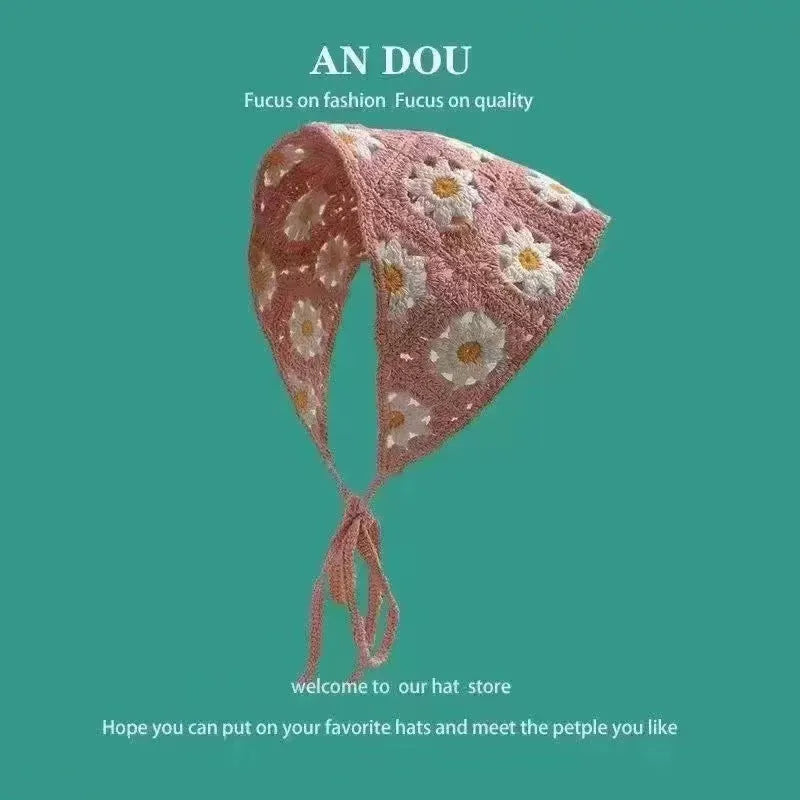 Women's cotton triangular headscarf with floral pattern in retro style for autumn winter wear