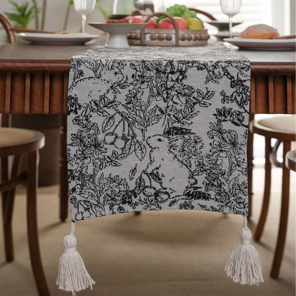 American-style Jacquard woven table runner with long tassels in floral pattern