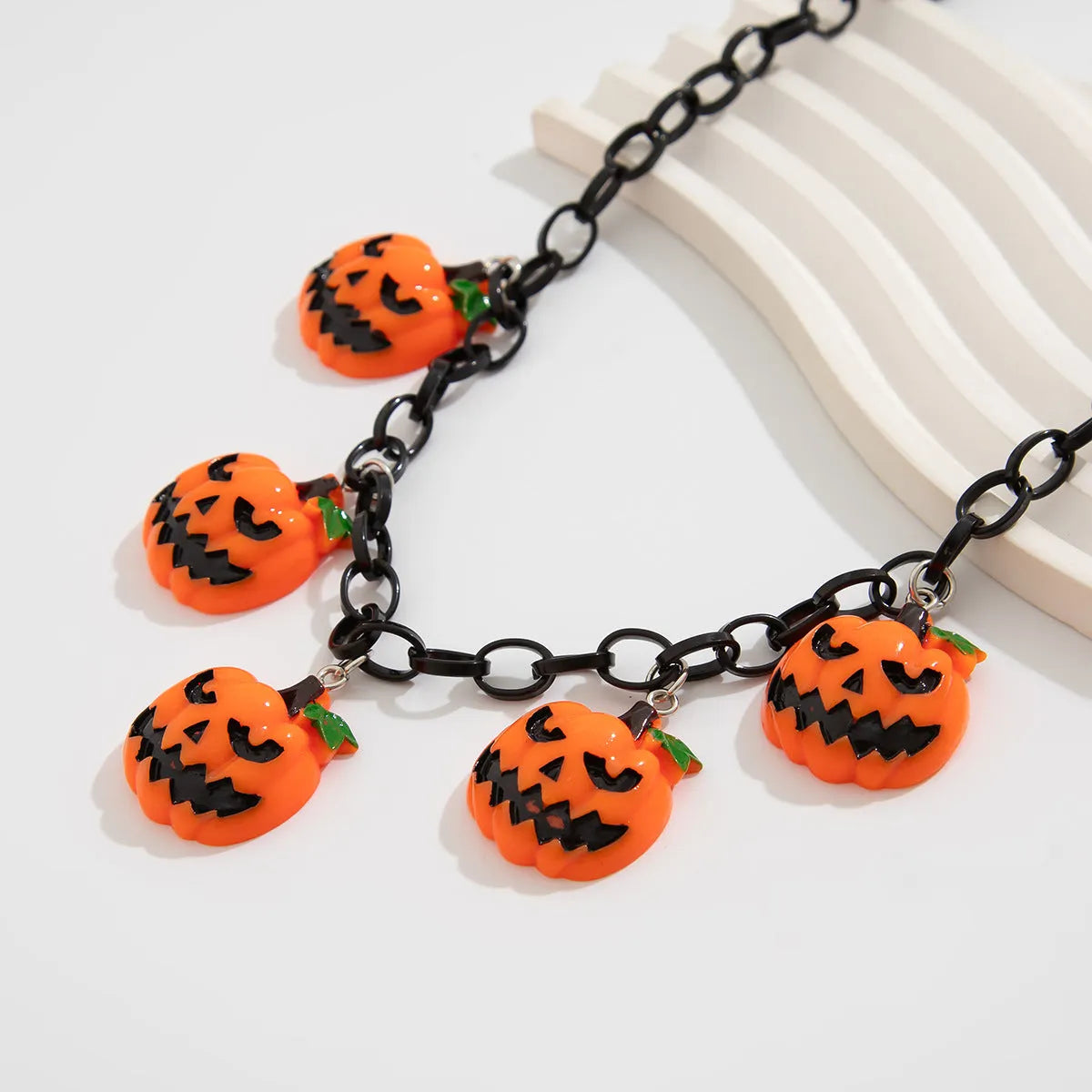 Halloween ghost pumpkin necklace with acrylic cartoon pendant on plastic chain in mixed colour 06705
