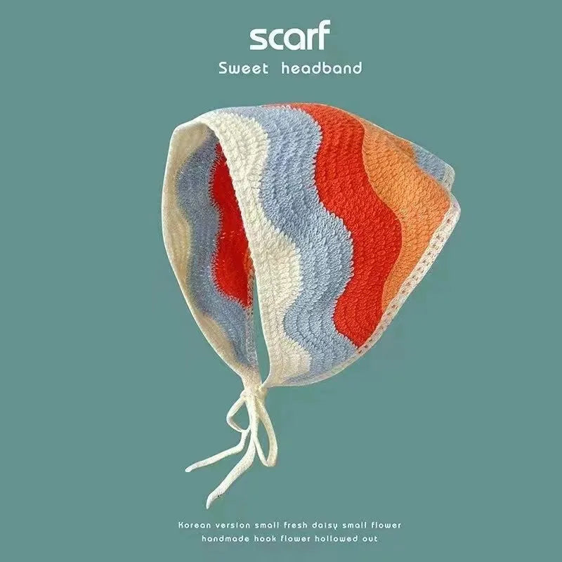 Women's cotton triangular headscarf with floral pattern in retro style for autumn winter wear