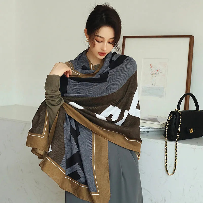 Polyester women's decorative scarf measuring 90x180cm with printed pattern for autumn wear