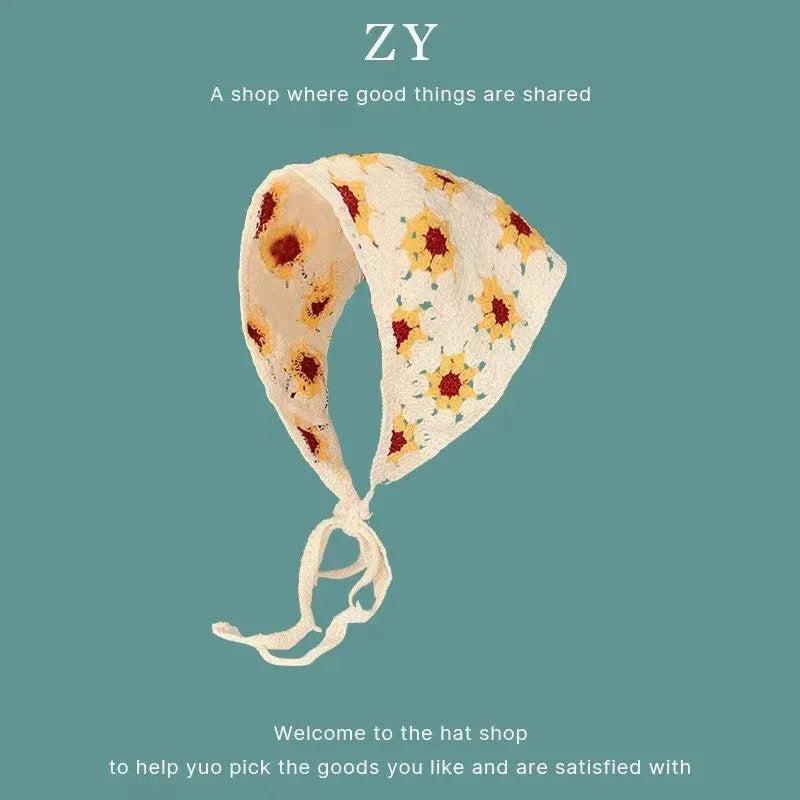 Women's cotton triangular headscarf with floral pattern in retro style for autumn winter wear