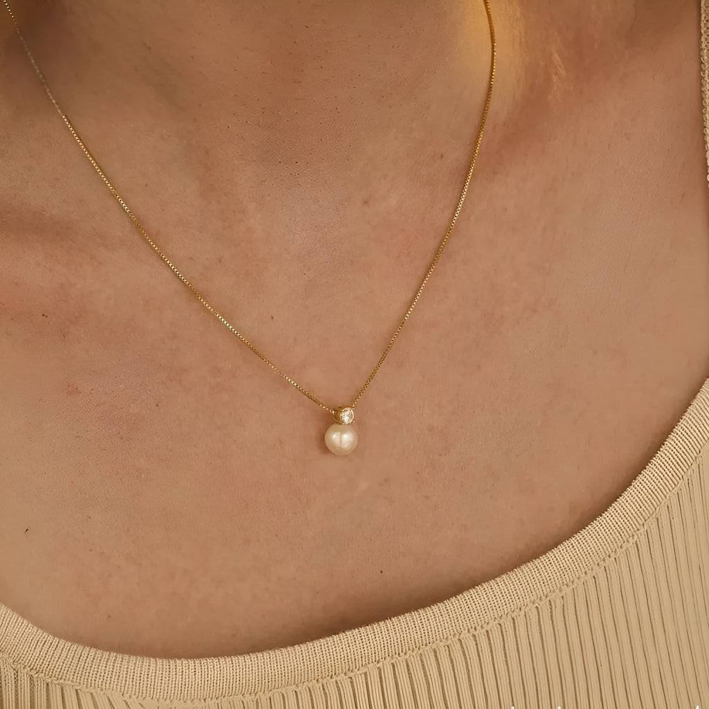 Women's stainless steel necklace with imitation pearl and zircon pendant on box chain