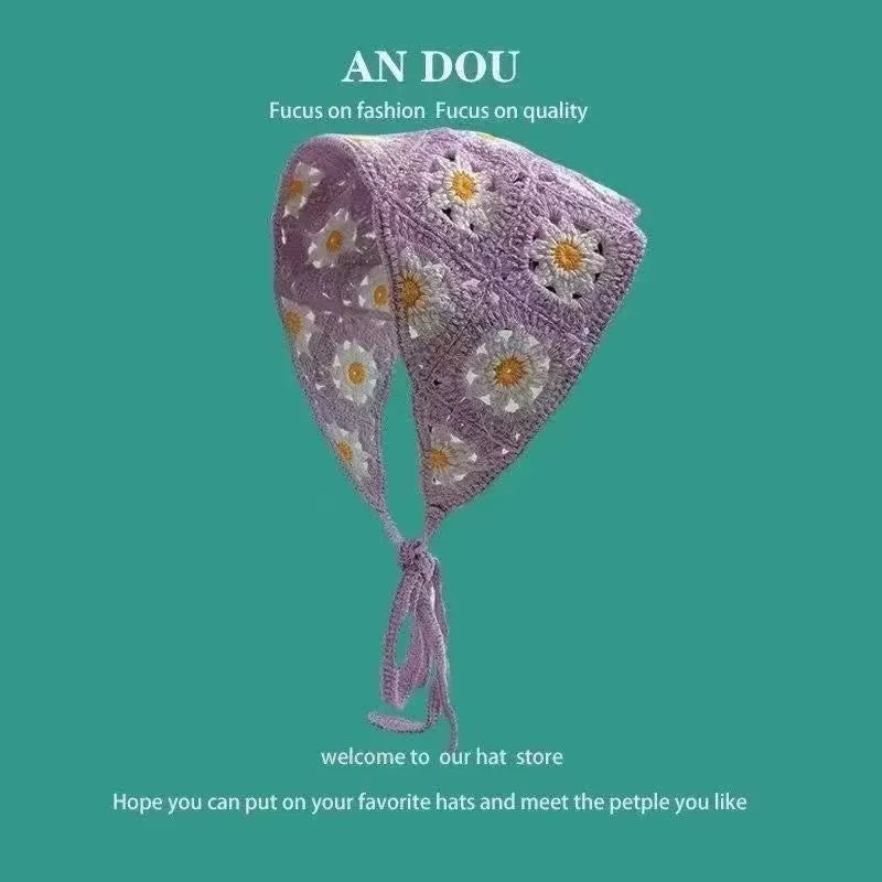 Women's cotton triangular headscarf with floral pattern in retro style for autumn winter wear