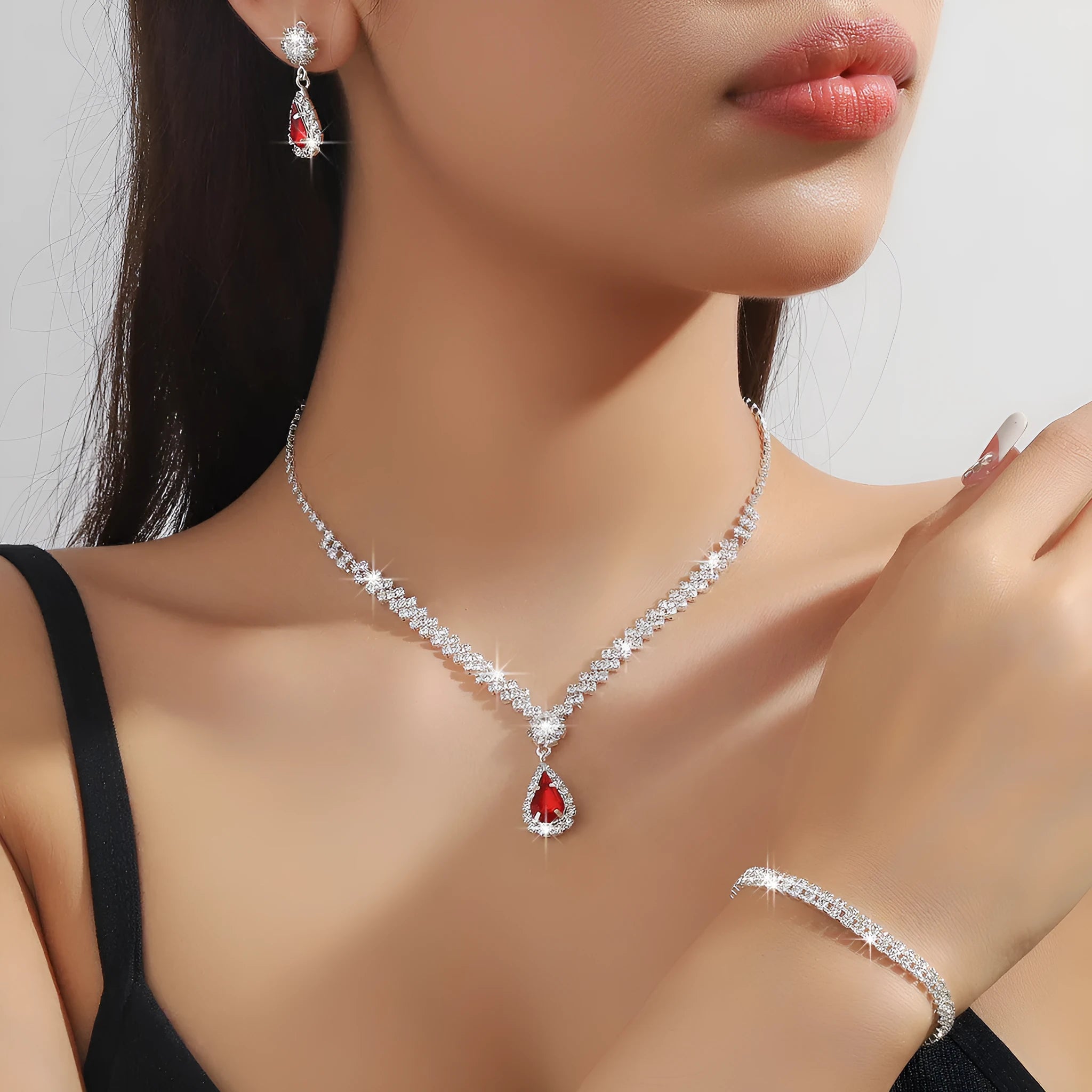 Claw chain rhinestone jewellery set with drop-shaped stones in multiple colour options