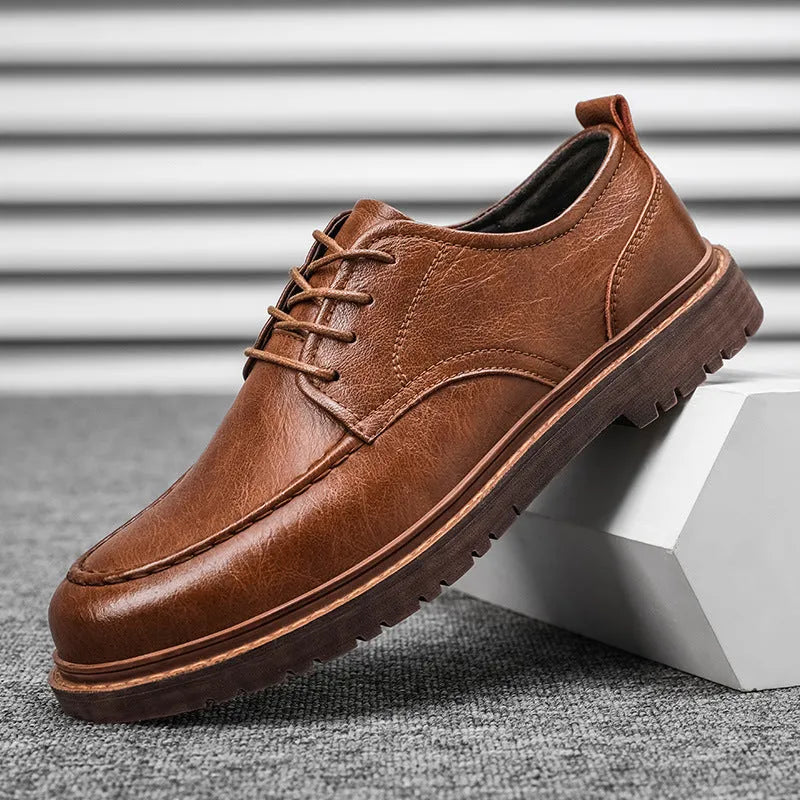 Men's brown leather casual shoes with round toe and low-top design