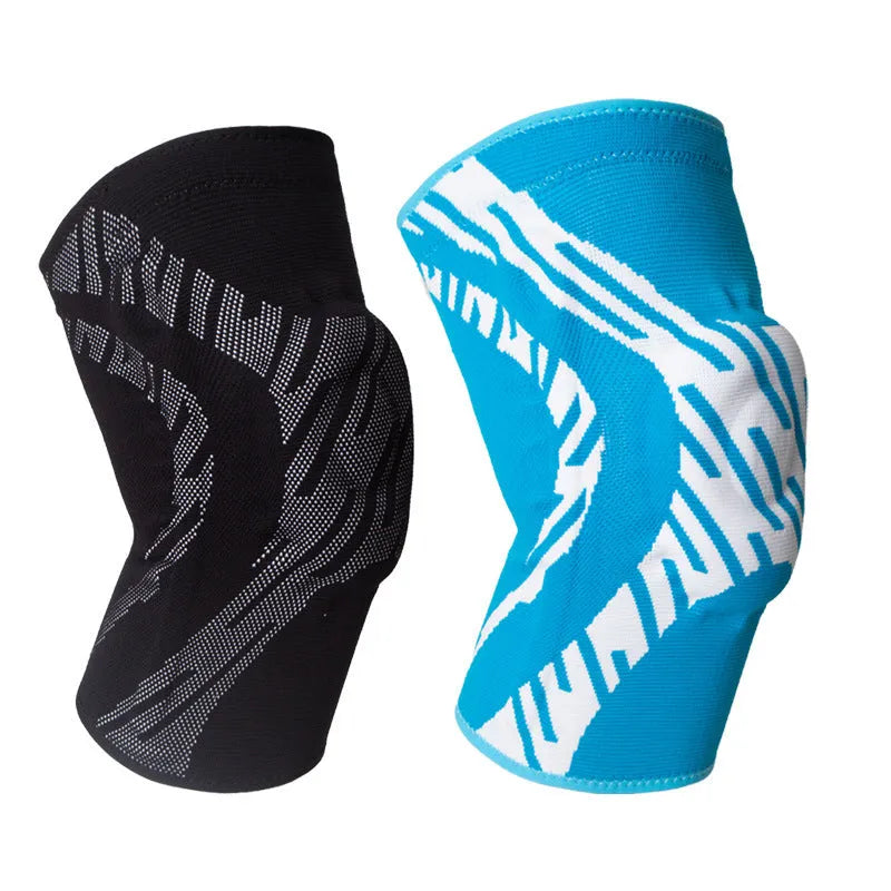 Men's pressurized nylon basketball knee pads in black and blue colours for sports protection