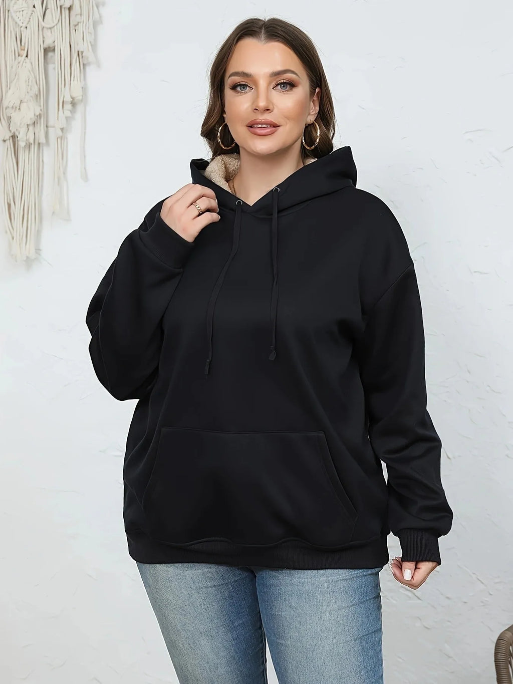 Women's thick grey hooded pullover sweater with 3D pattern and front pockets