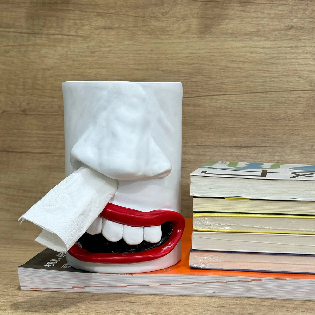 Resin American style tissue box holder desktop ornament measuring 8.5 cm wide by 14.6 cm tall