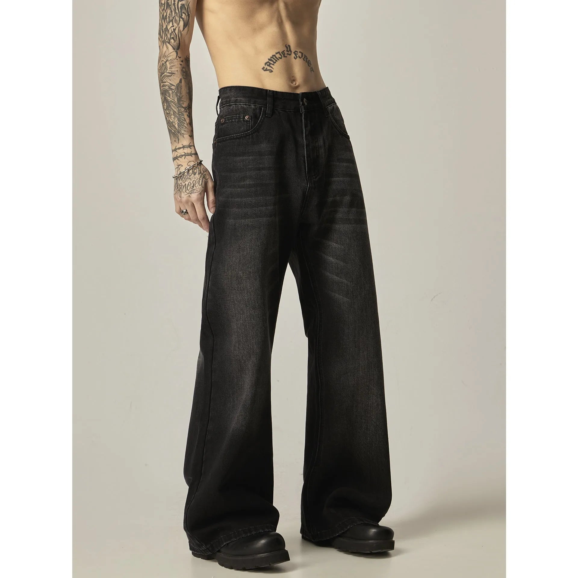 Black American retro straight-leg jeans with loose fit and zipper fly closure