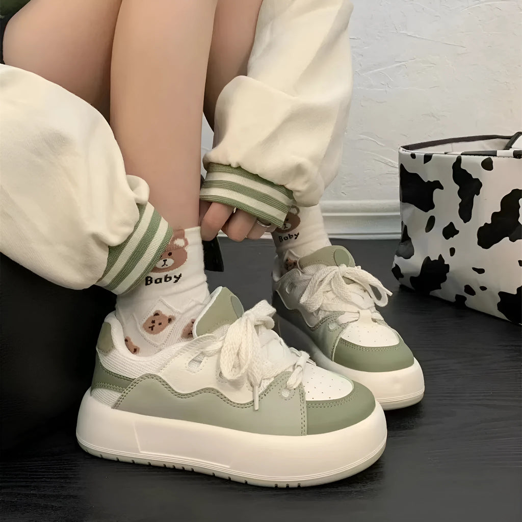 Green women's casual shoes with PU mesh upper and flat heel