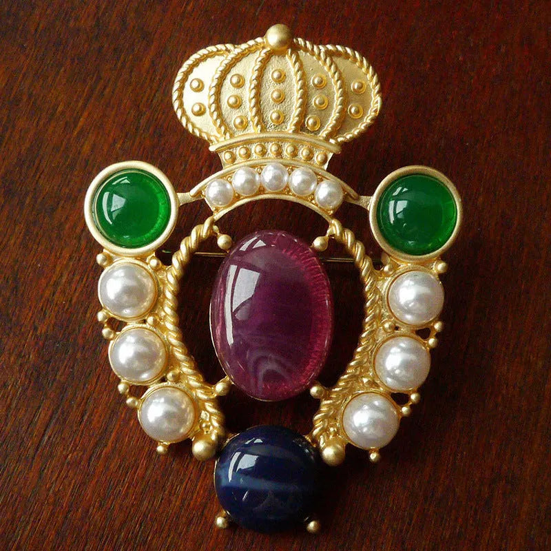 Zinc alloy retro baroque brooch showing eight colour style options with measurements from 2cm to 5.5cm