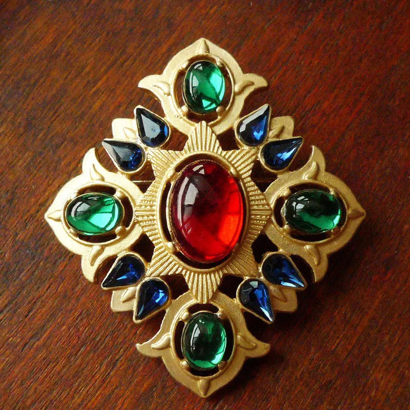 Zinc alloy retro baroque brooch showing eight colour style options with measurements from 2cm to 5.5cm