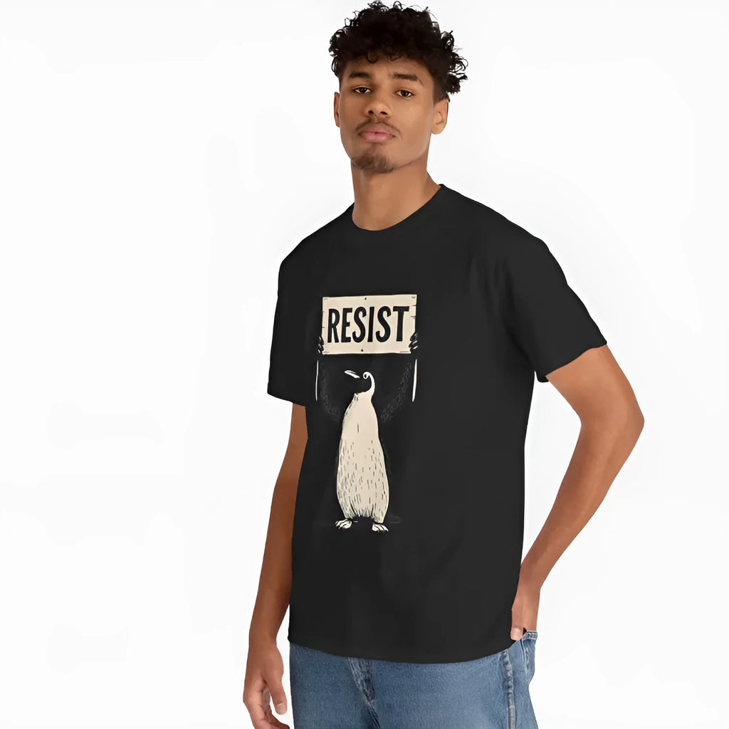 Straight-cut cotton T-shirt with short sleeves and round neck in loose fit design