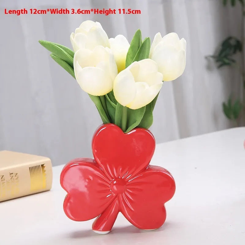 Clover ceramic desktop vase in white porcelain with European-style design
