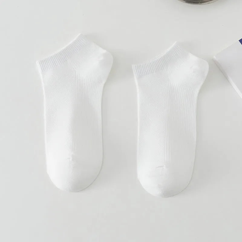 Low-cut polyester boat socks in solid colour on foot showing discreet design below ankle