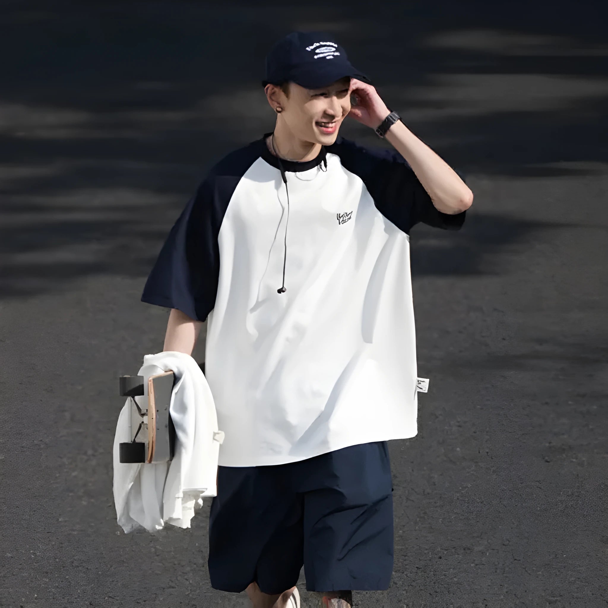 Men's blue casual raglan sleeve T-shirt with loose fit and pullover style