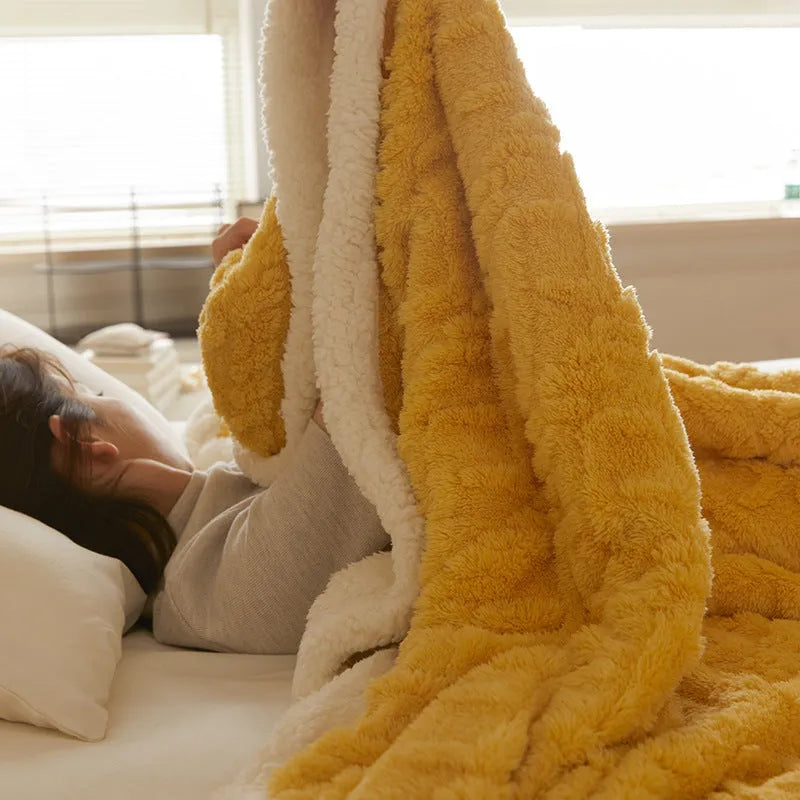 Winter thermal flannel blanket in polyester taffeta measuring 180x200cm available in nine colours