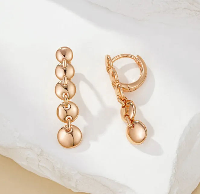 Gold-coloured woven copper round circle drop earrings with retro design.