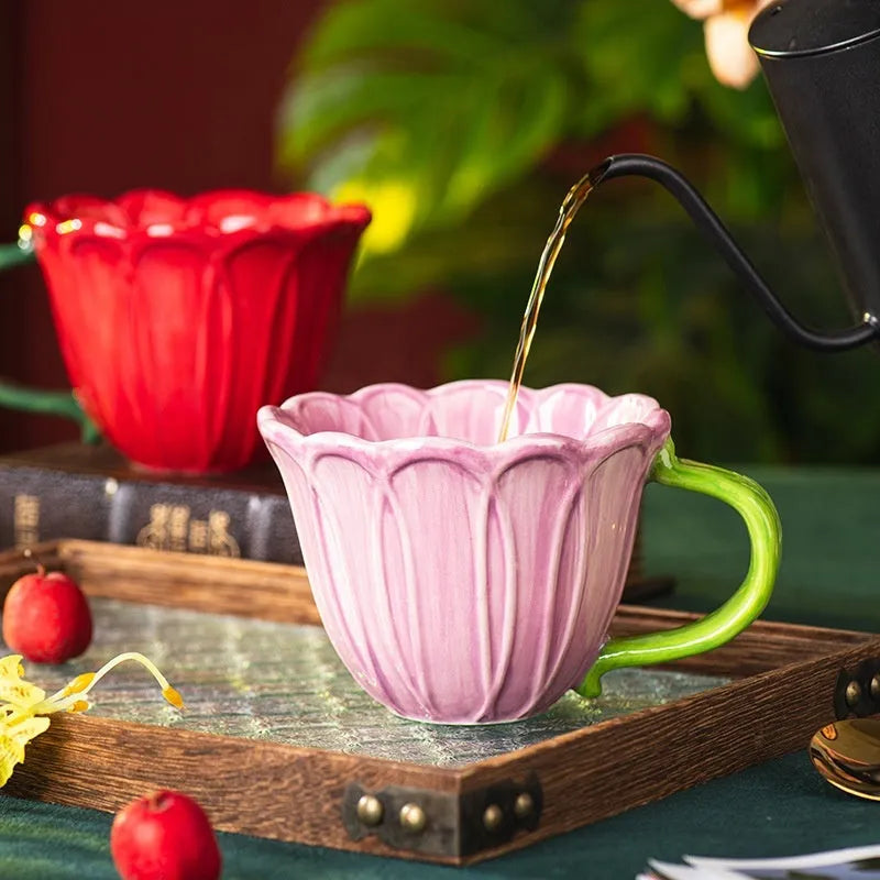 Ceramic breakfast cup with floral pattern, 500ml capacity, purple and red colour options