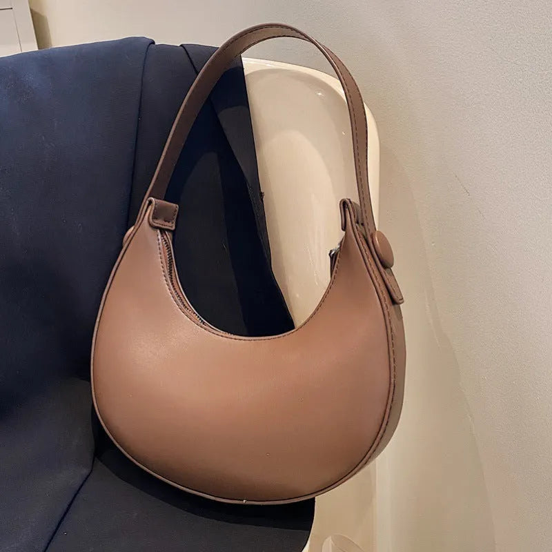 Women's retro dumpling-shaped shoulder bag in PU leather with a sandwich pocket.