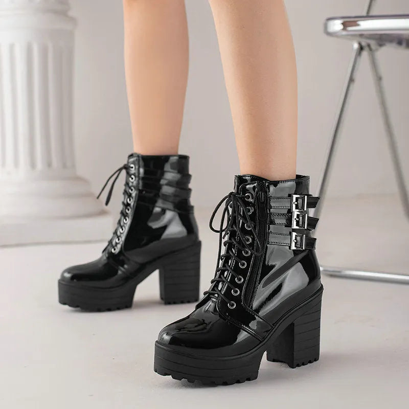 Women's thick-heeled short boots in black with waterproof platform and front lace-up design