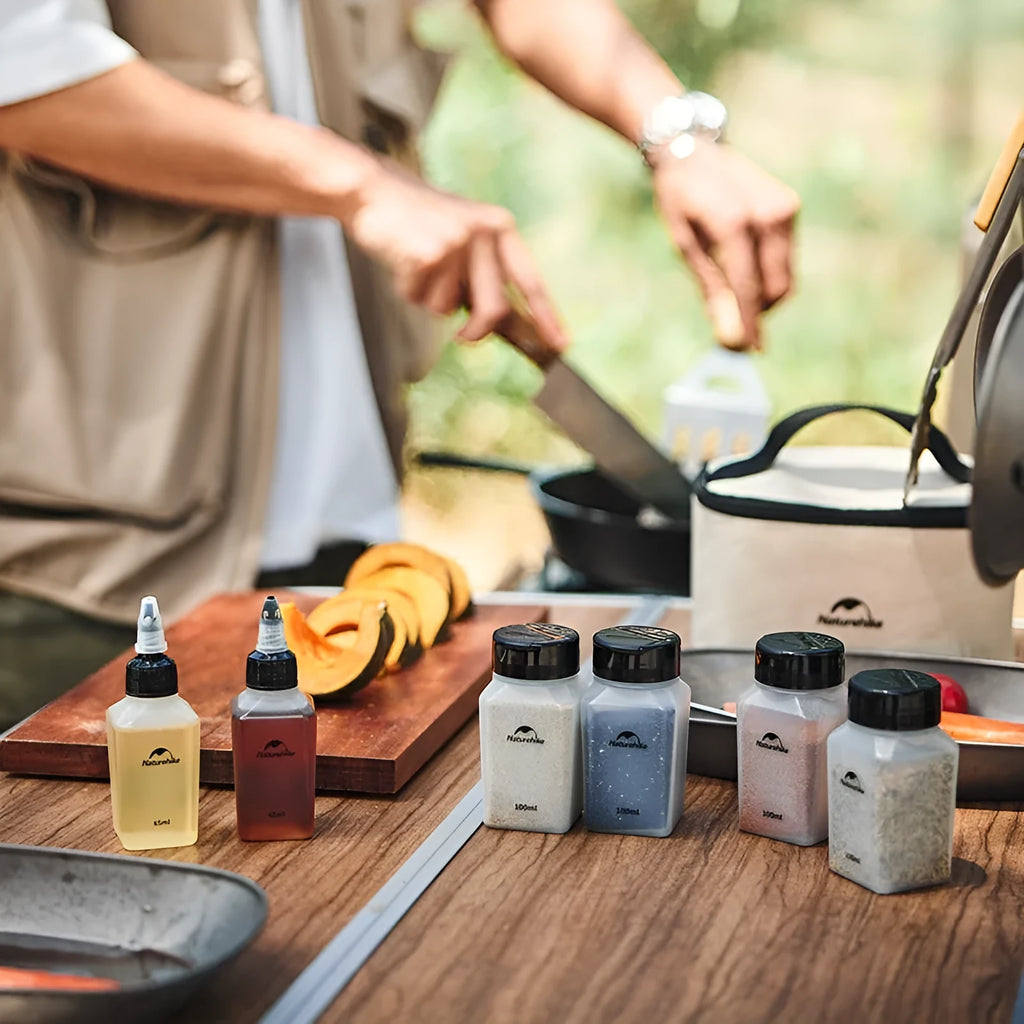 Naturehike six-piece PP plastic portable seasoning bottle set for outdoor cooking and picnics.