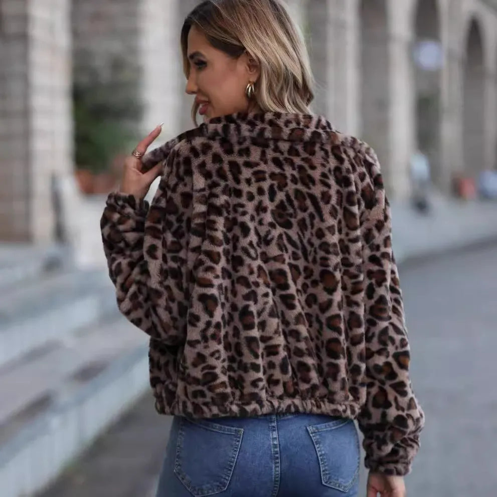 Women's loose leopard print plush coat with front zipper and raglan sleeves