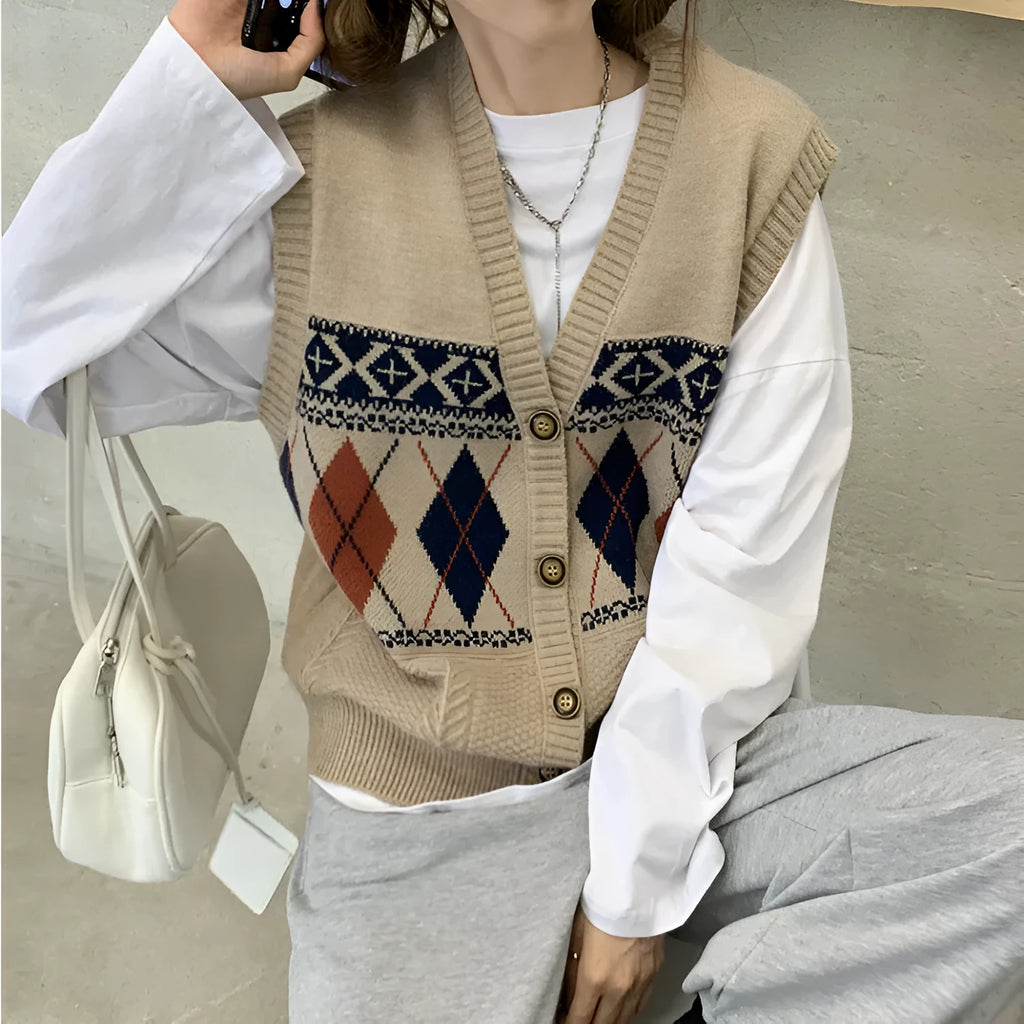 Loose sleeveless women's cardigan top with diamond plaid pattern in khaki colour