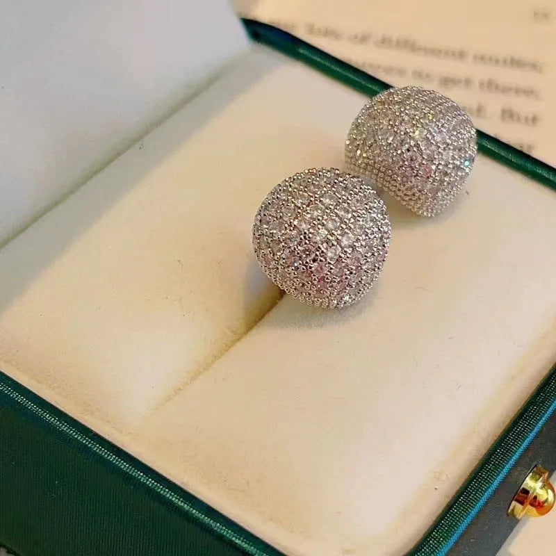 Geometric drop-shaped clip earrings with sphere elements and diamond flashing in gold or white colour