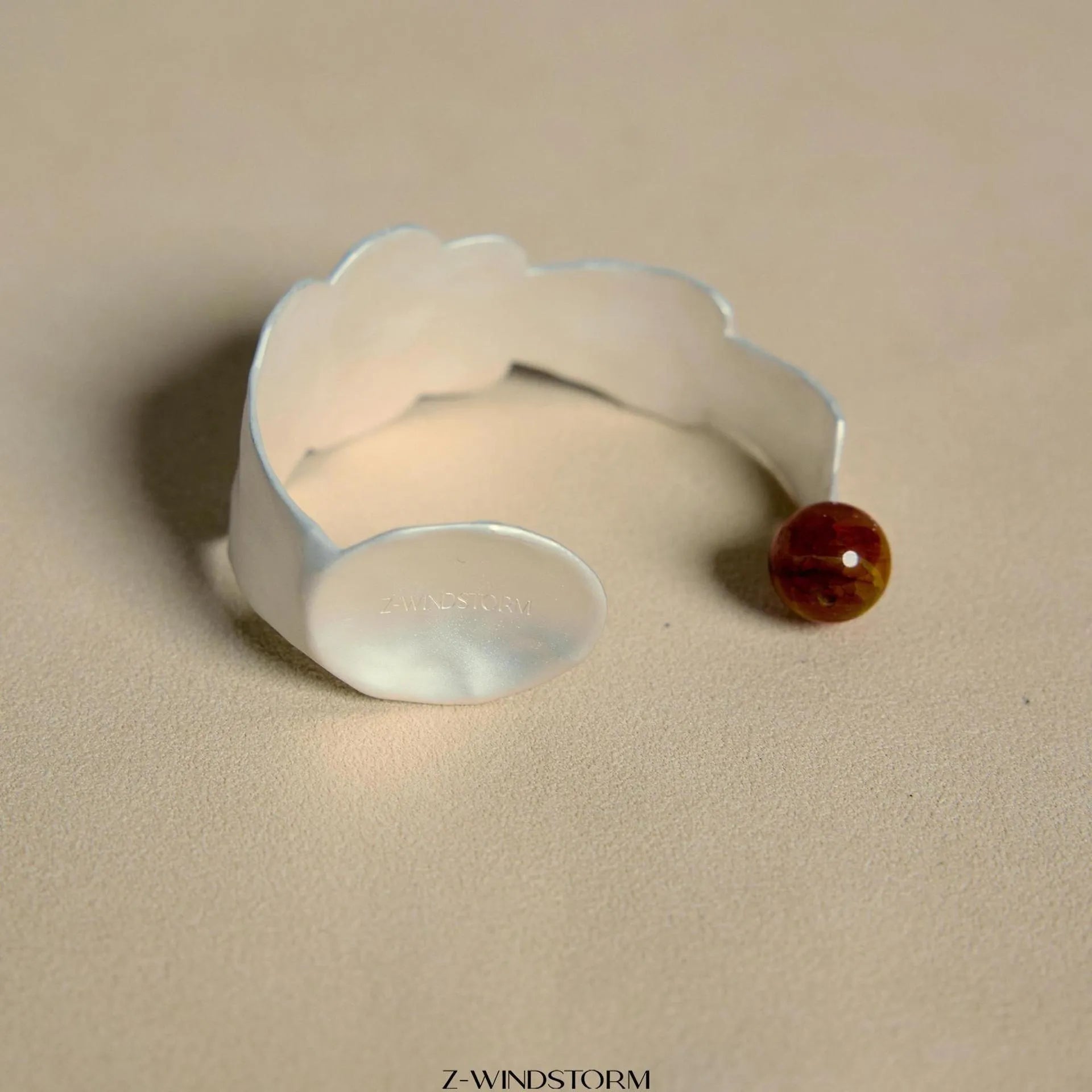 Small round spoon stewed pork ring and bracelet jewellery set with diamond shape design