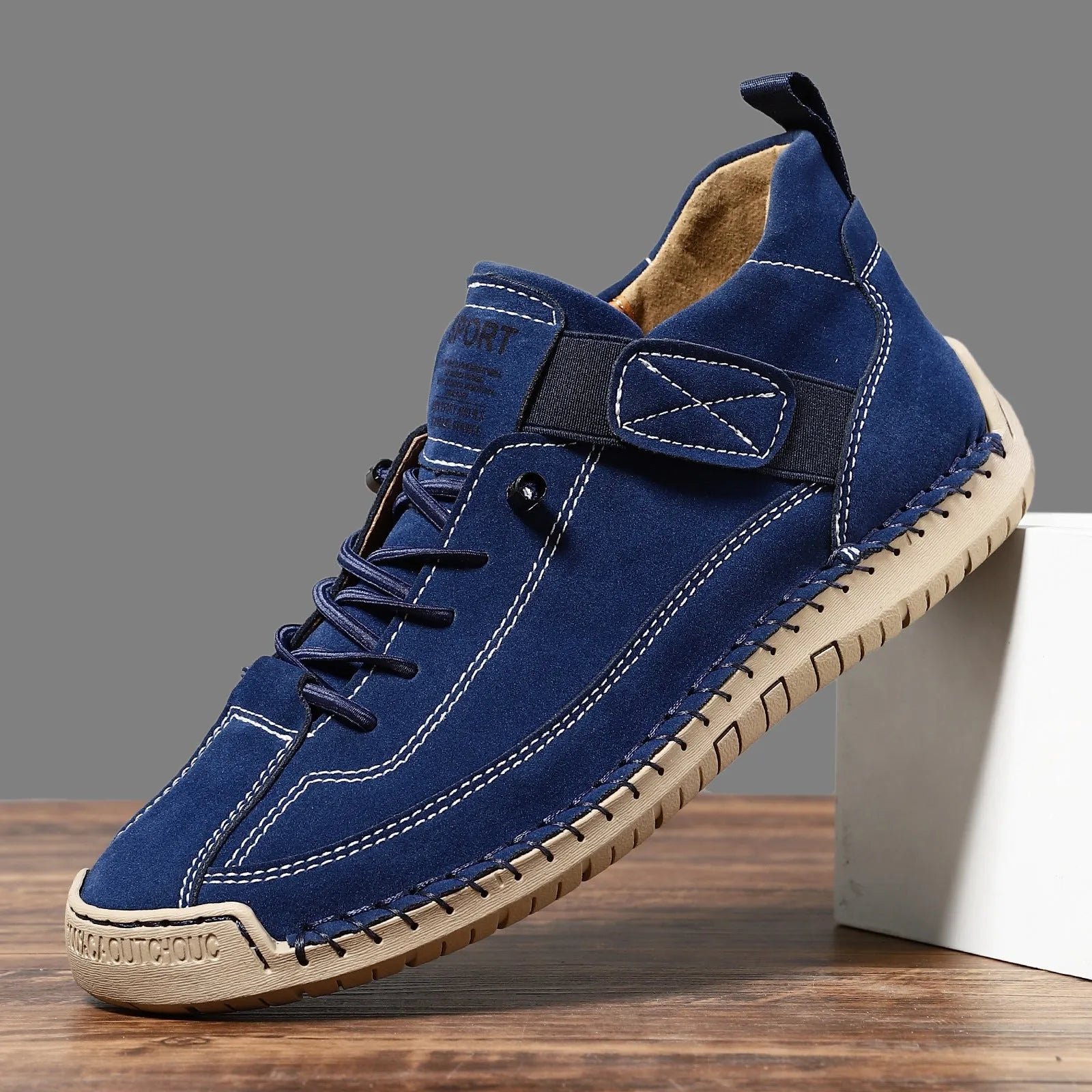 Men's mid-top Martin boot in a solid colour with elastic band and round toe.