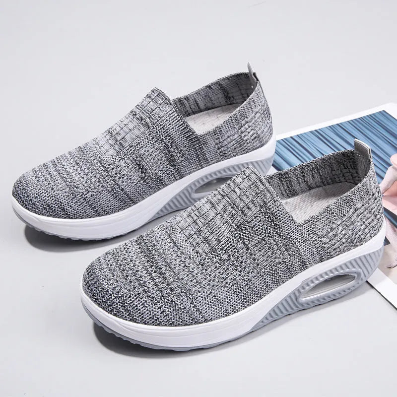 Women's mesh running shoes in mid-heel design with air cushion and round toe