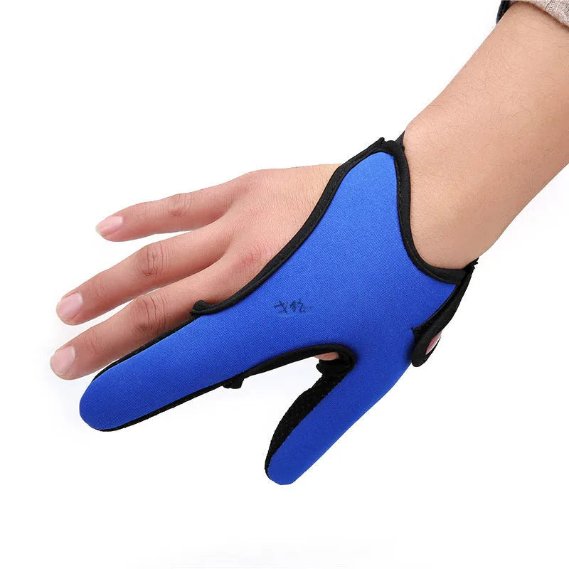 Two finger fishing glove for lure fishing with microfiber palm and diving cloth back in camouflage colour